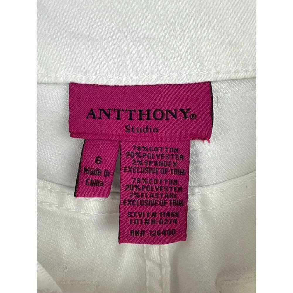 Women’s Anthony Studios Size 6 White Jeans with Silver & Grey Embroidery - Picture 5 of 5